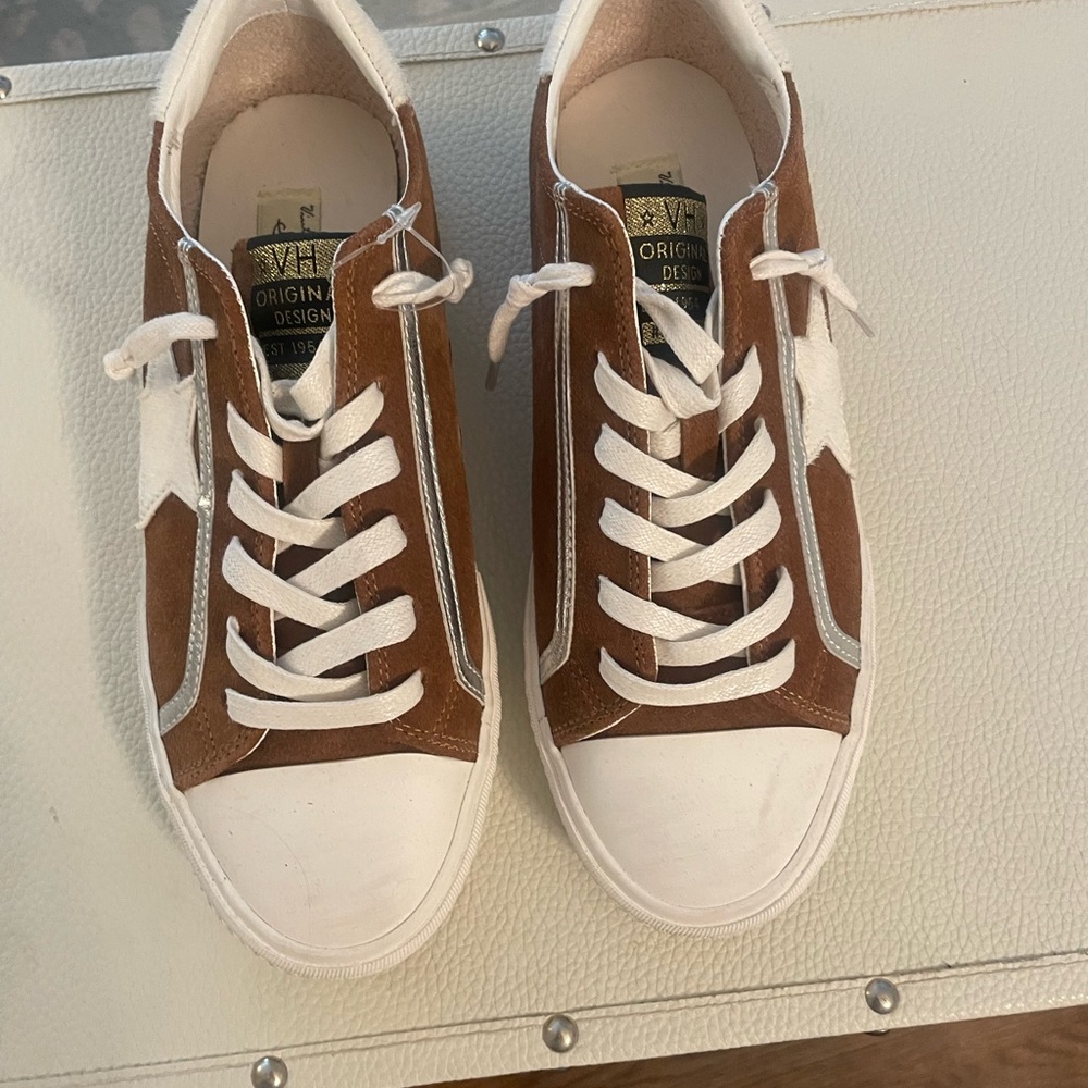 Vans Women's Brown and White Athletic Shoes